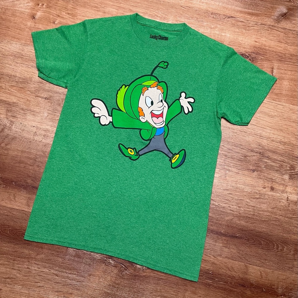 Graphic‎ tee